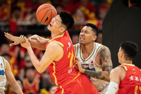 包含国际比赛日体能课后，密尔沃基雄鹿豪取连胜备战CBA常规赛，目标明确，轮换策略成焦点的词条-开云